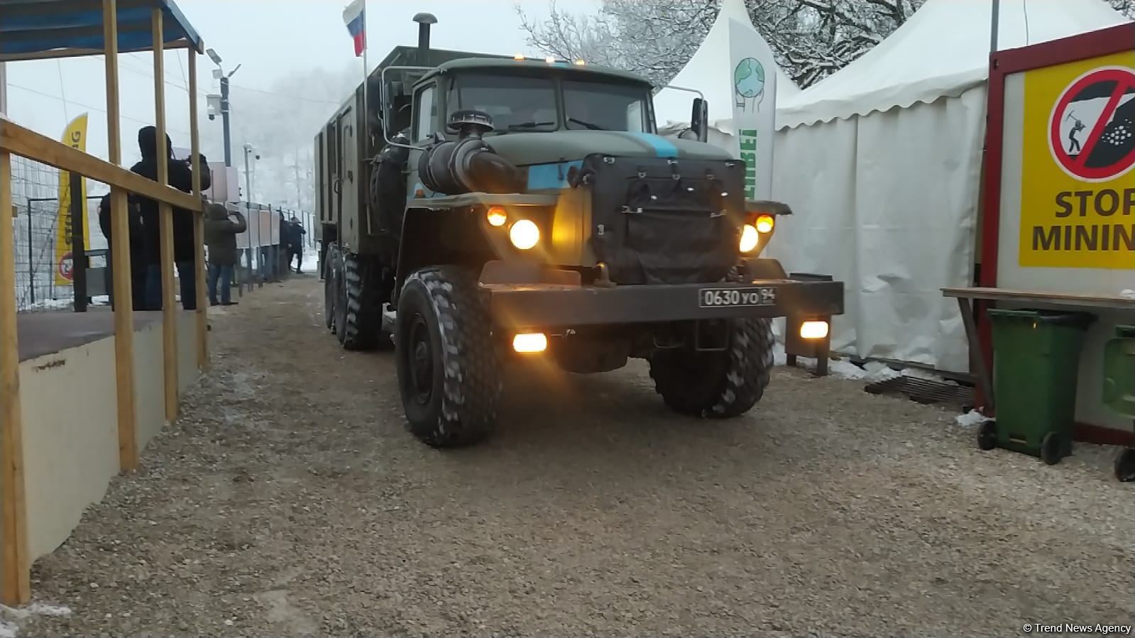 По Лачинской дороге беспрепятственно проехали еще две машины миротворцев (ФОТО/ВИДЕО)