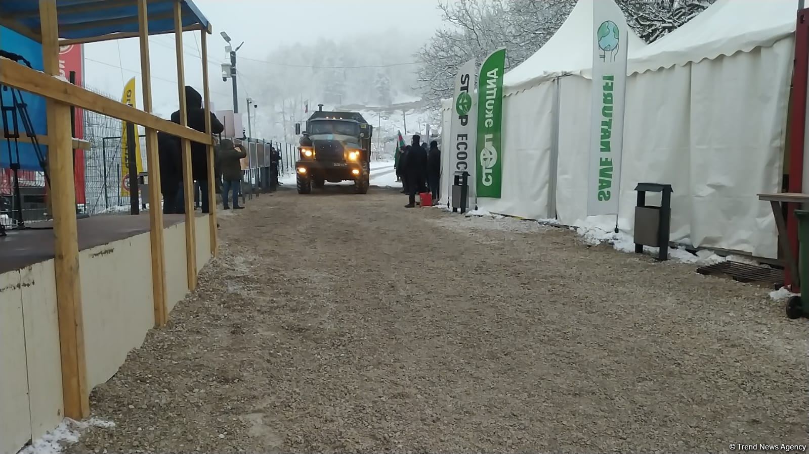 По Лачинской дороге беспрепятственно проехали еще две машины миротворцев (ФОТО/ВИДЕО)