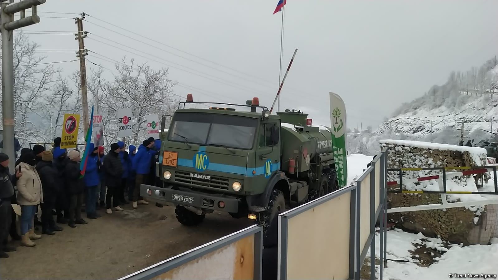 По Лачинской дороге проехали более 20 машин миротворцев (ФОТО)