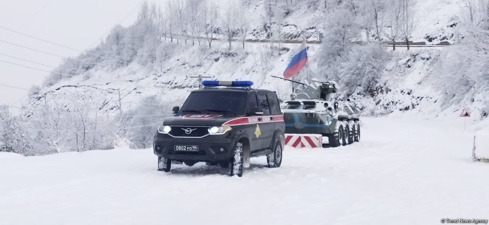 По Лачинской дороге беспрепятственно проехали две машины миротворцев (ФОТО)
