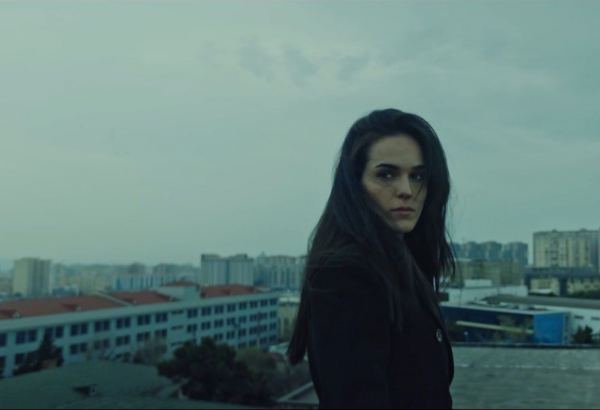 12-летняя азербайджанская девочка, спустя 30 лет, по-прежнему осталась в 12-летнем возрасте (ВИДЕО)