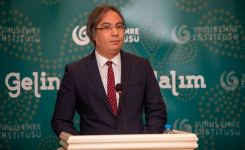 Презентована книга Гамлета Исаханлы "Mənim Qarabağım və ya Qarabağ düyünü" (ФОТО)