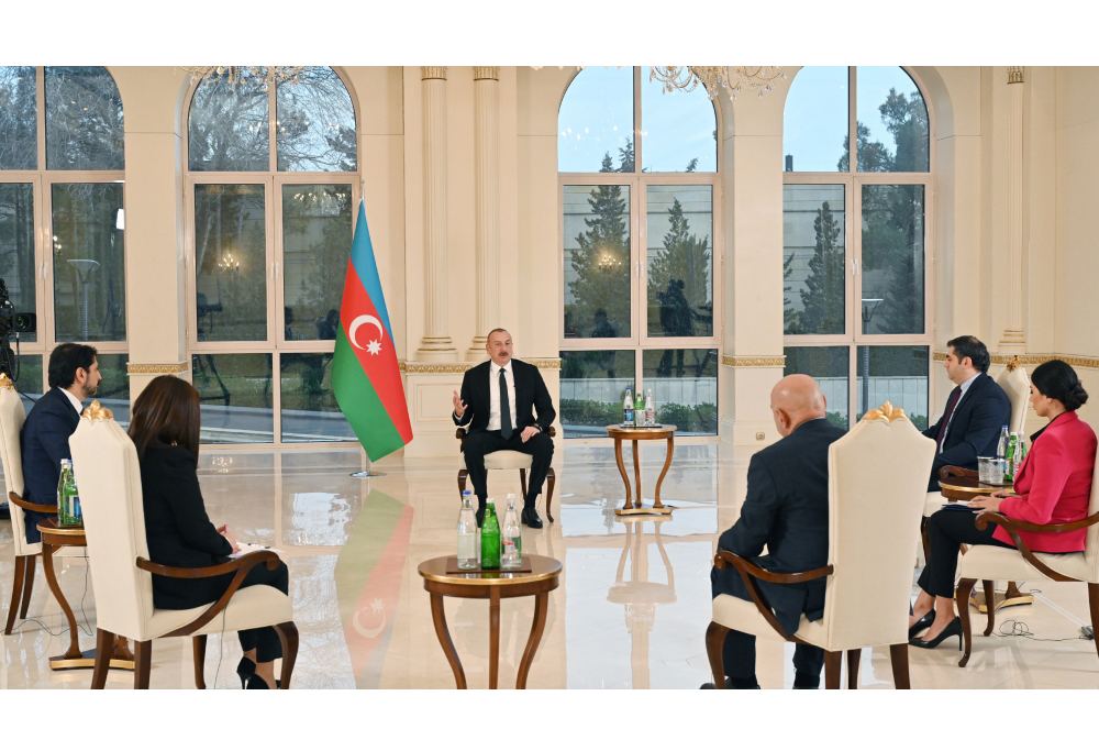 Президент Ильхам Алиев: Ожидается, что в нынешнем году среднемесячная заработная плата в Азербайджане превысит 900 манатов