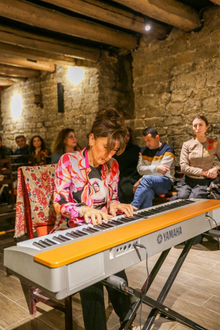 Потрясающе! Уникальный вечер в Баку – импровизация для музыки и живописи превратилась в шедевр! (ВИДЕО, ФОТО)