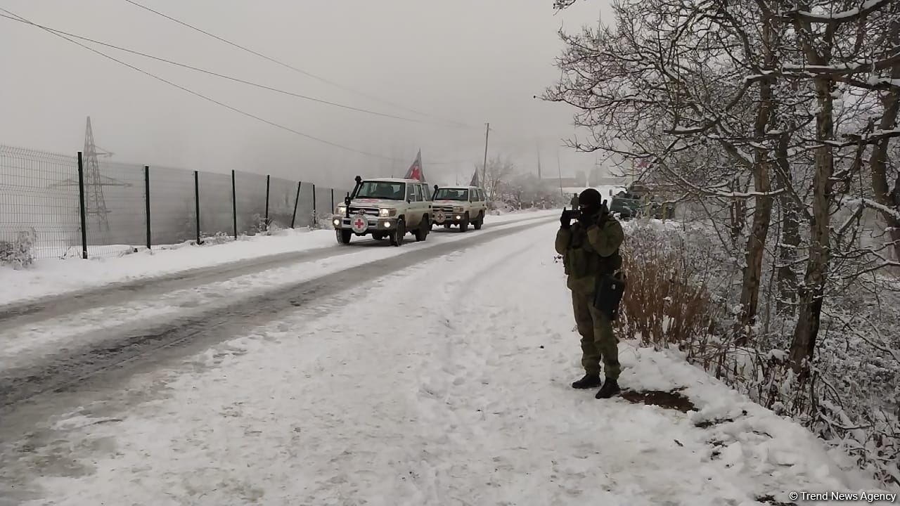 По Лачинской дороге беспрепятственно проехали автомобили МККК (ФОТО)