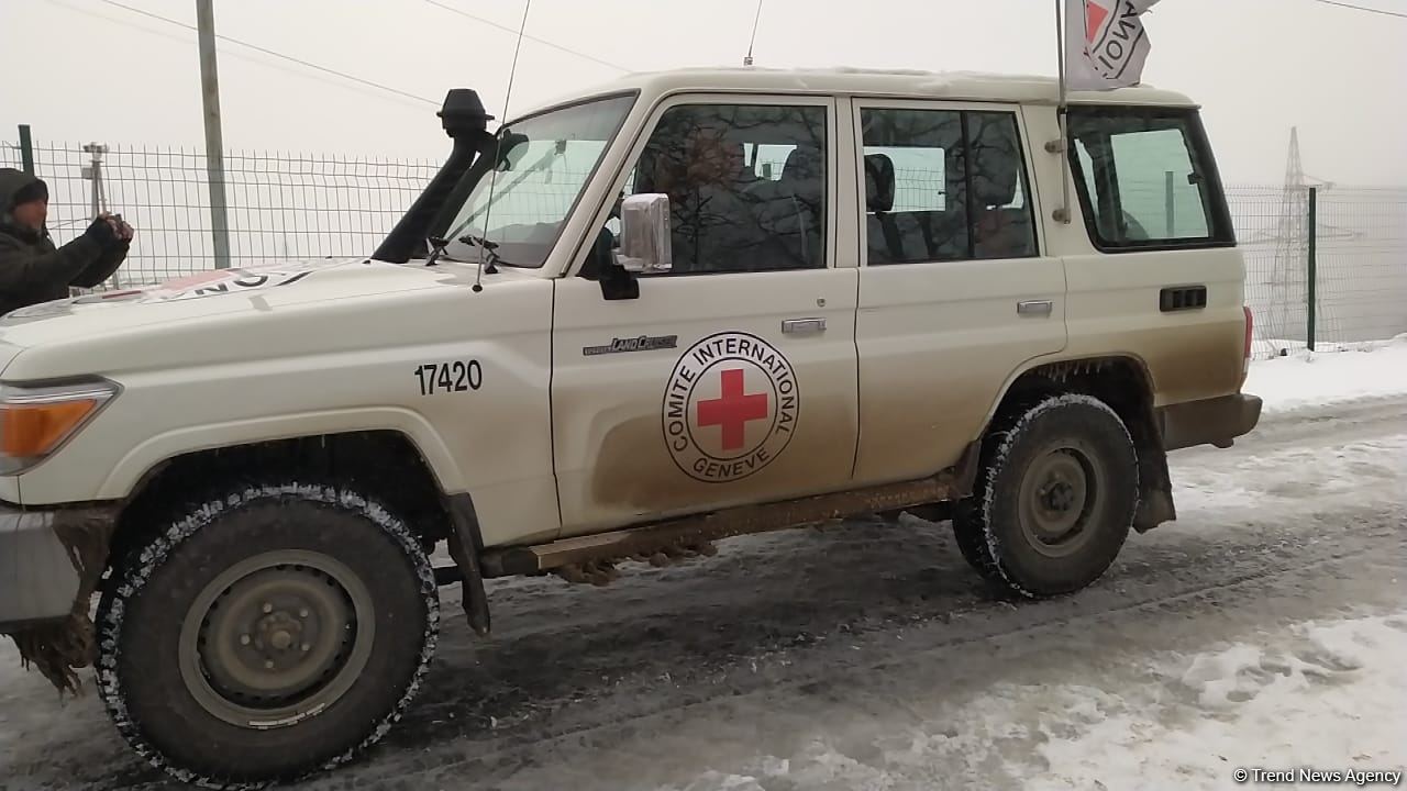 По Лачинской дороге беспрепятственно проехали автомобили МККК (ФОТО)