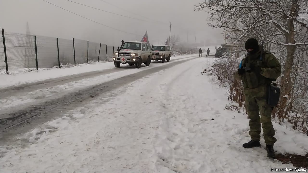По Лачинской дороге беспрепятственно проехали автомобили МККК (ФОТО)