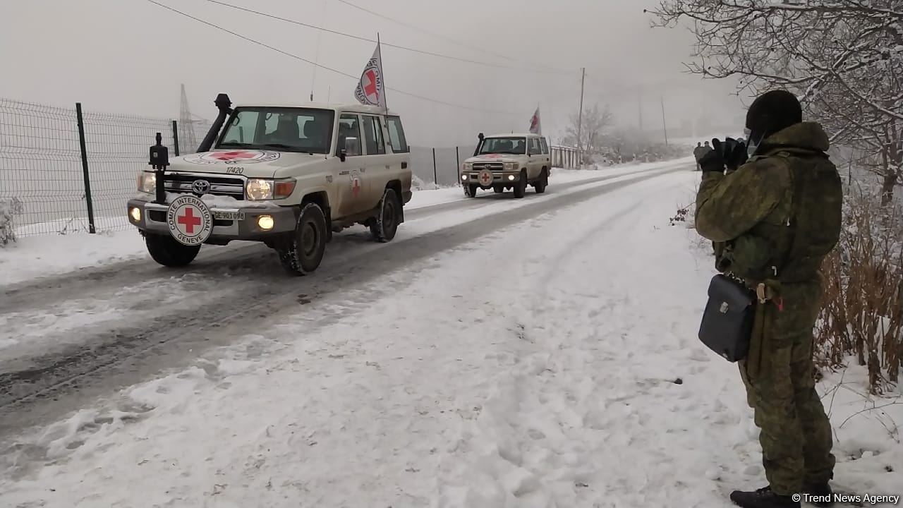 По Лачинской дороге беспрепятственно проехали автомобили МККК (ФОТО)