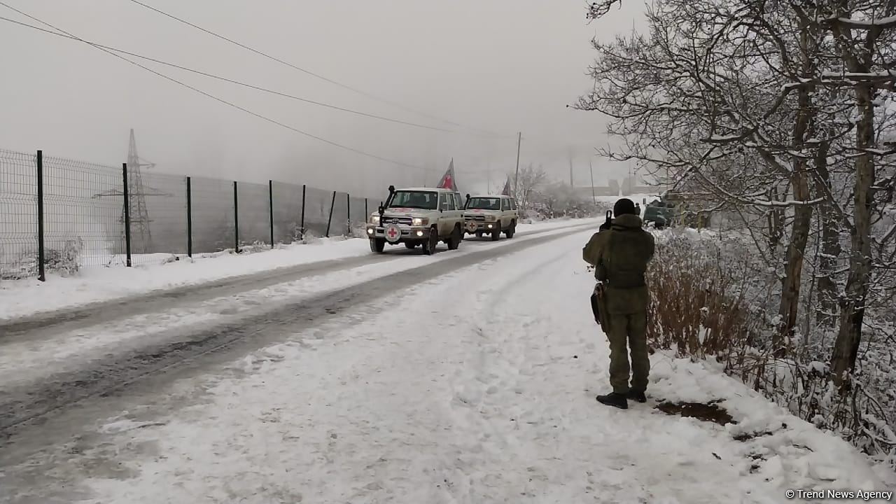 По Лачинской дороге беспрепятственно проехали автомобили МККК (ФОТО)