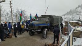 По Лачинской дороге беспрепятственно проехали три автомашины РМК (ФОТО)