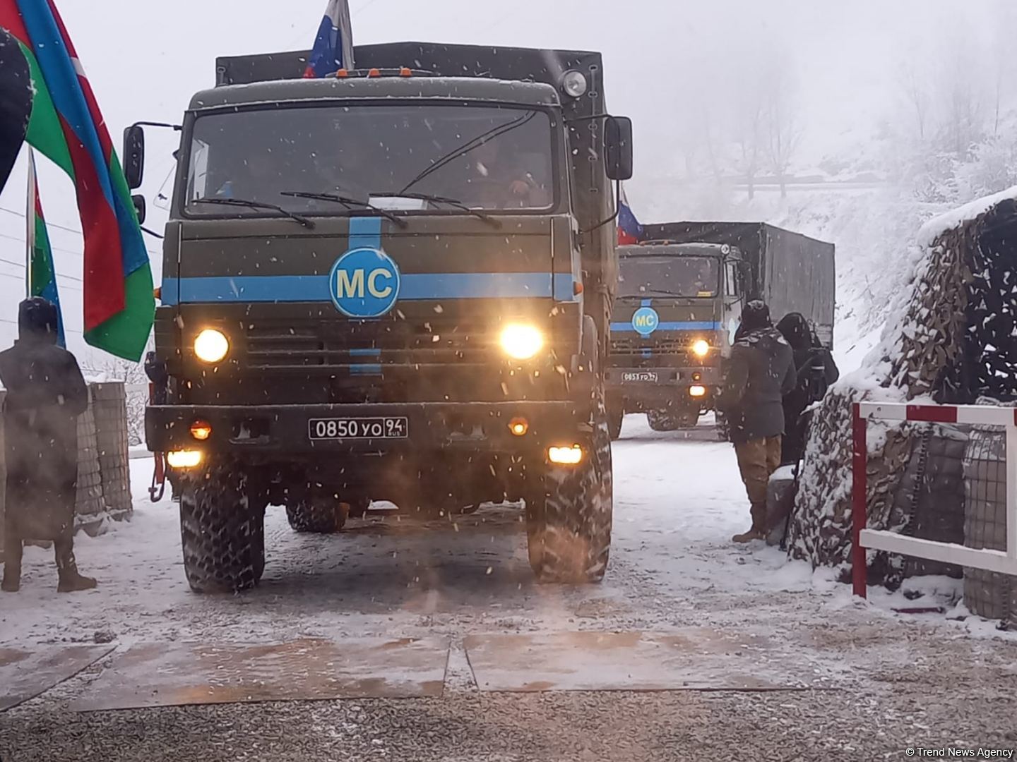 По Лачинской дороге беспрепятственно проехали еще три грузовых автомобиля миротворцев  (ФОТО)