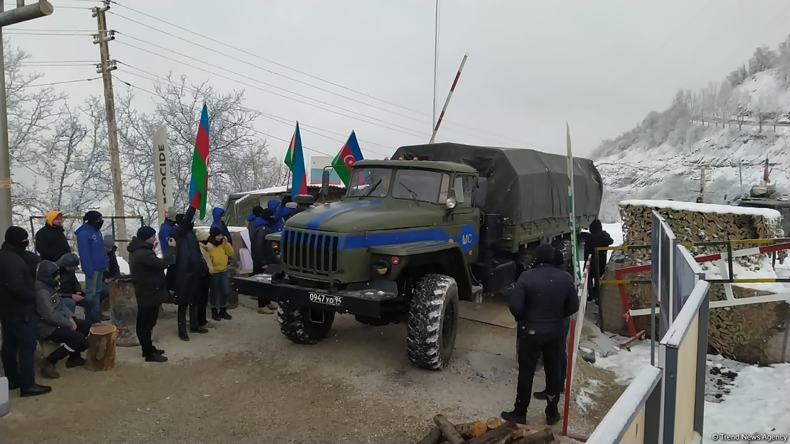 По Лачинской дороге беспрепятственно проехали три автомашины РМК (ФОТО)
