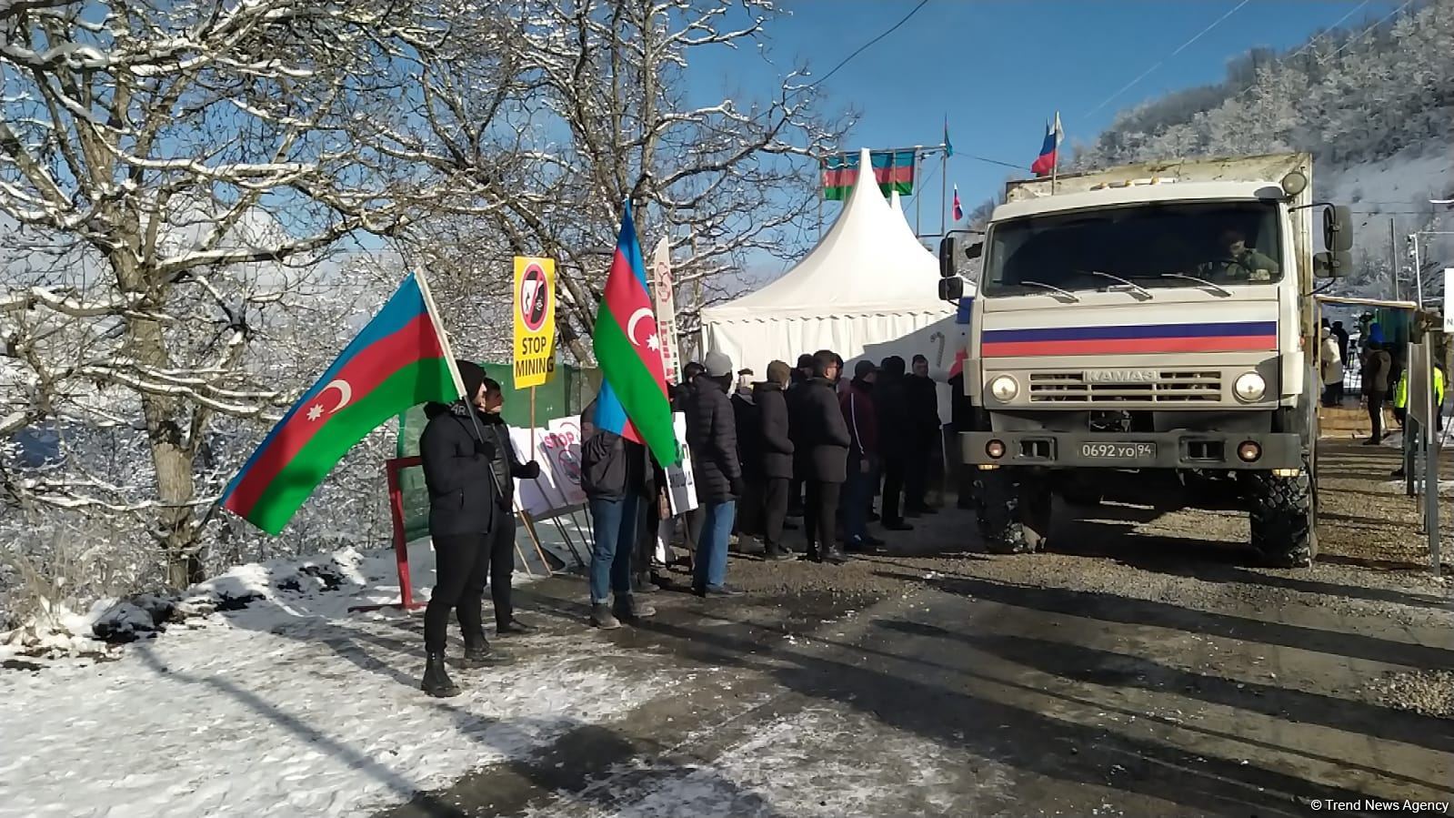 По Лачинской дороге беспрепятственно проехали еще 13 машин миротворцев (ФОТО)