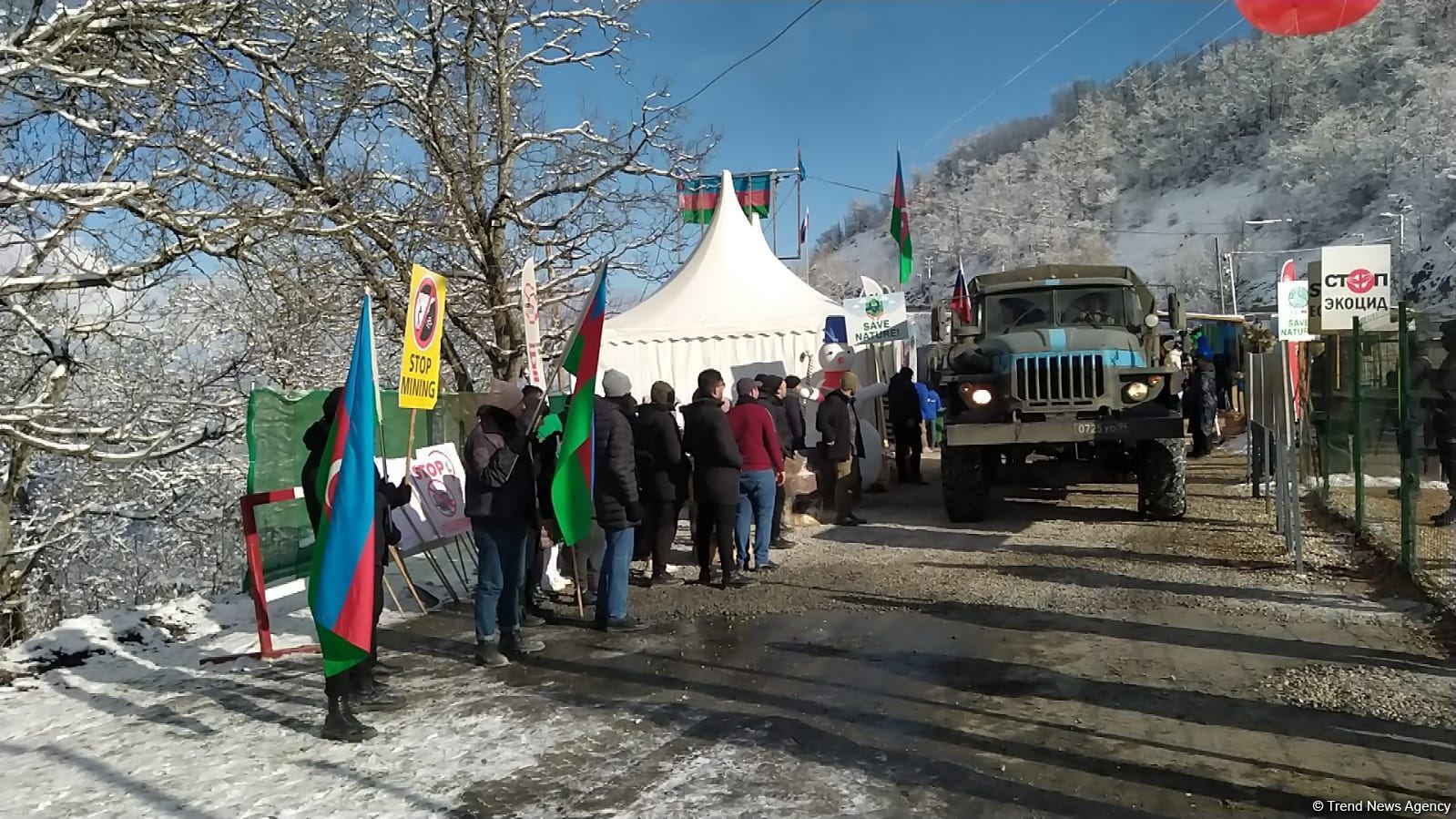 По Лачинской дороге беспрепятственно проехали еще 13 машин миротворцев (ФОТО)