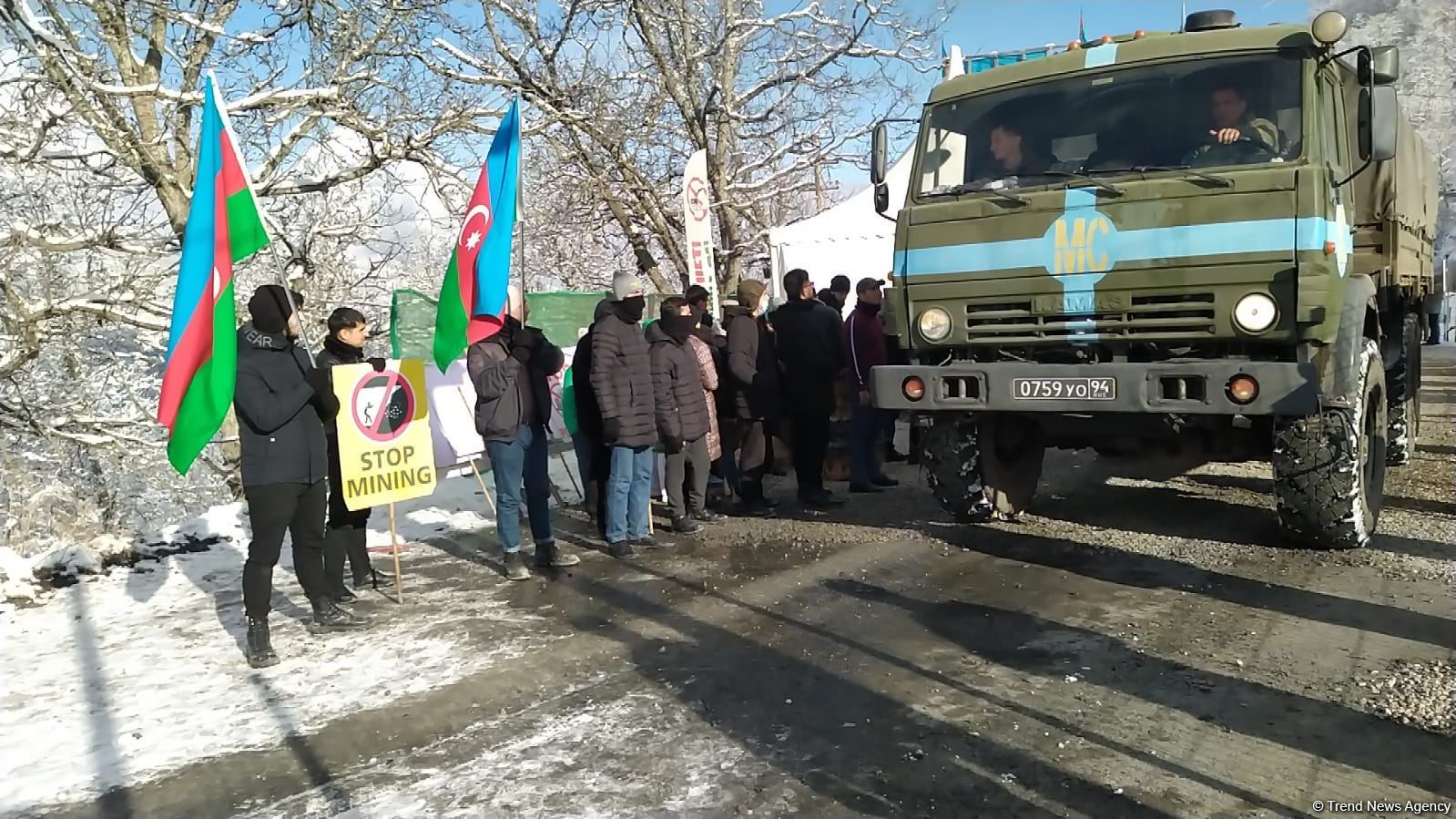 По Лачинской дороге беспрепятственно проехали еще 13 машин миротворцев (ФОТО)