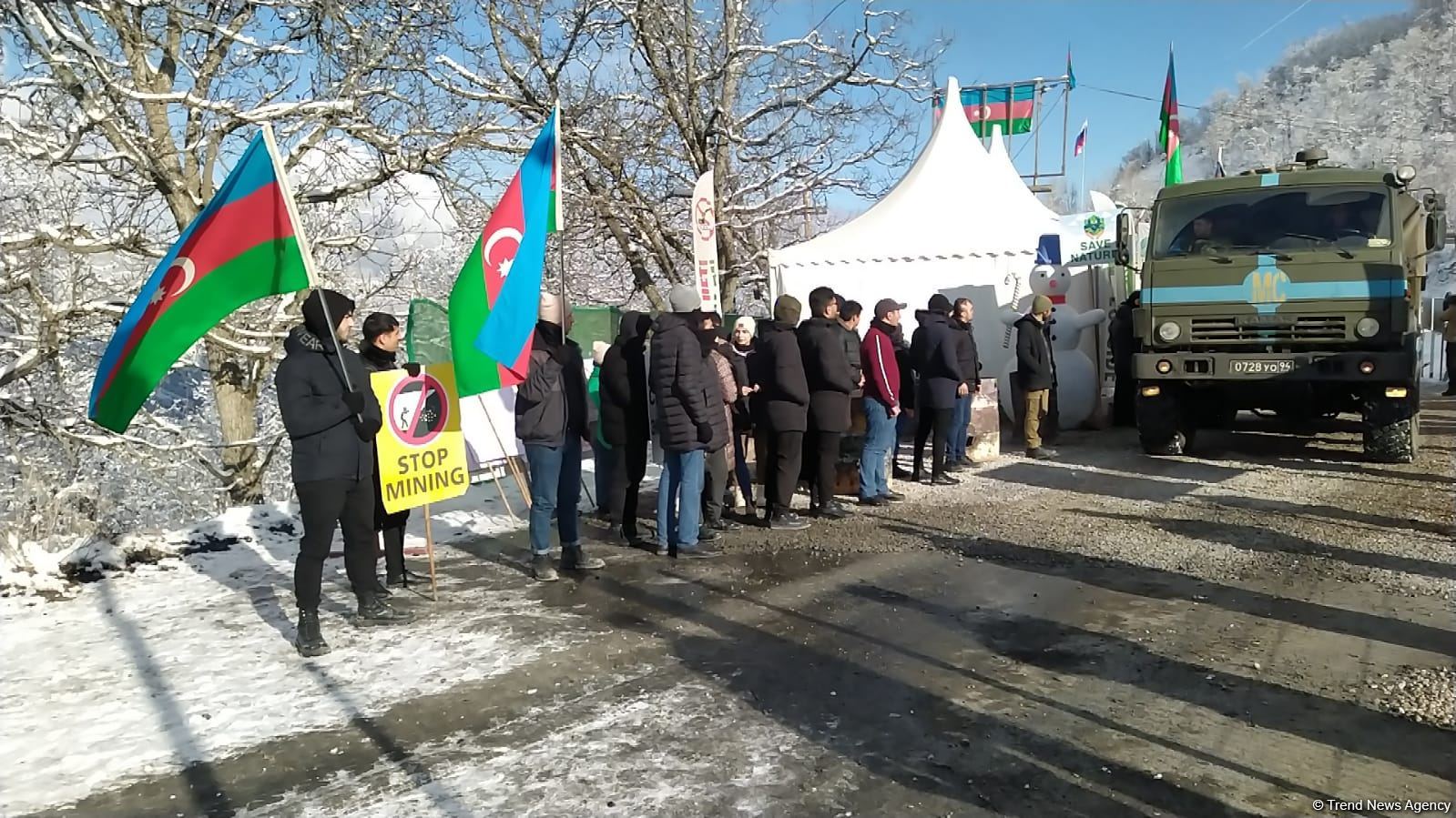 По Лачинской дороге беспрепятственно проехали еще 13 машин миротворцев (ФОТО)