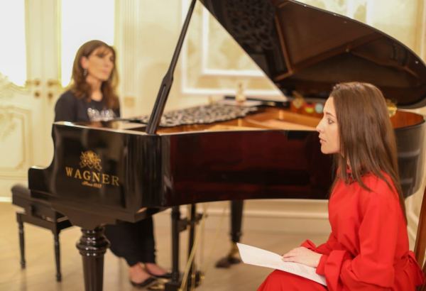 В зимнем Баку согреваемся музыкой Ренары Ахундовой и поэзией Анары Ахундовой (ВИДЕО, ФОТО)