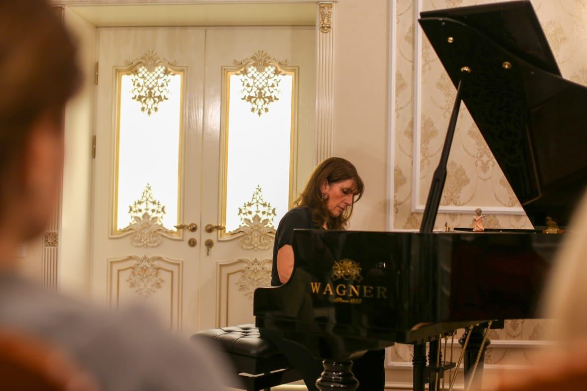 В зимнем Баку согреваемся музыкой Ренары Ахундовой и поэзией Анары Ахундовой (ВИДЕО, ФОТО)