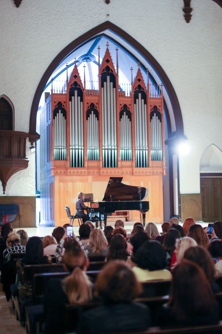 Спасая себя, спасаю мир! В Баку завершились первые гастроли всемирно известного музыканта Ренары Ахундовой (ВИДЕО, ФОТО)
