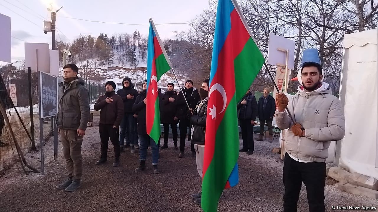 Мирная акция протеста на Лачинской дороге продолжается уже 37 дней (ФОТО)