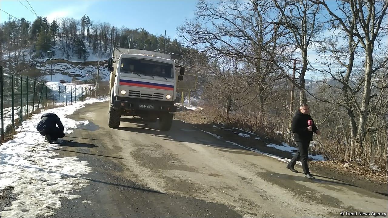 По Лачинской дороге беспрепятственно проехали еще 7 автомашин РМК (ФОТО)