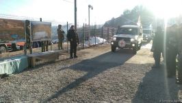 По Лачинской дороге беспрепятственно проехала колонна автомашин Красного Креста (ФОТО)