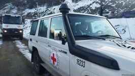 По Лачинской дороге беспрепятственно проехали пять автомашин Красного Креста (ФОТО)