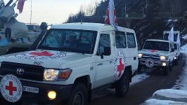 По Лачинской дороге беспрепятственно проехали пять автомашин Красного Креста (ФОТО)