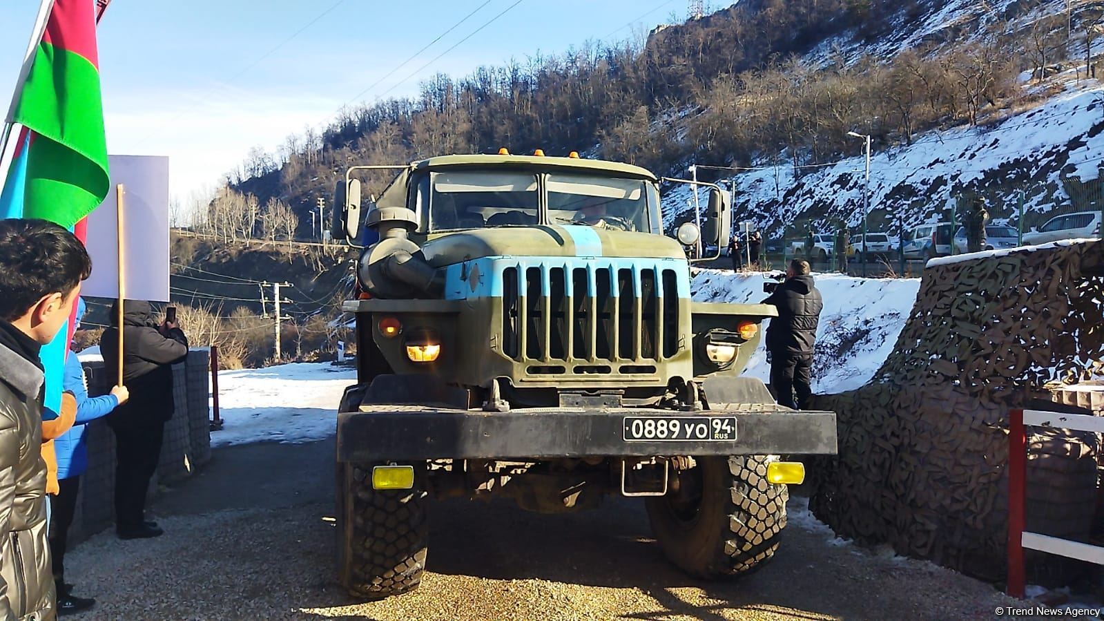 По Лачинской дороге беспрепятственно проехала колонна автомашин РМК (ФОТО)
