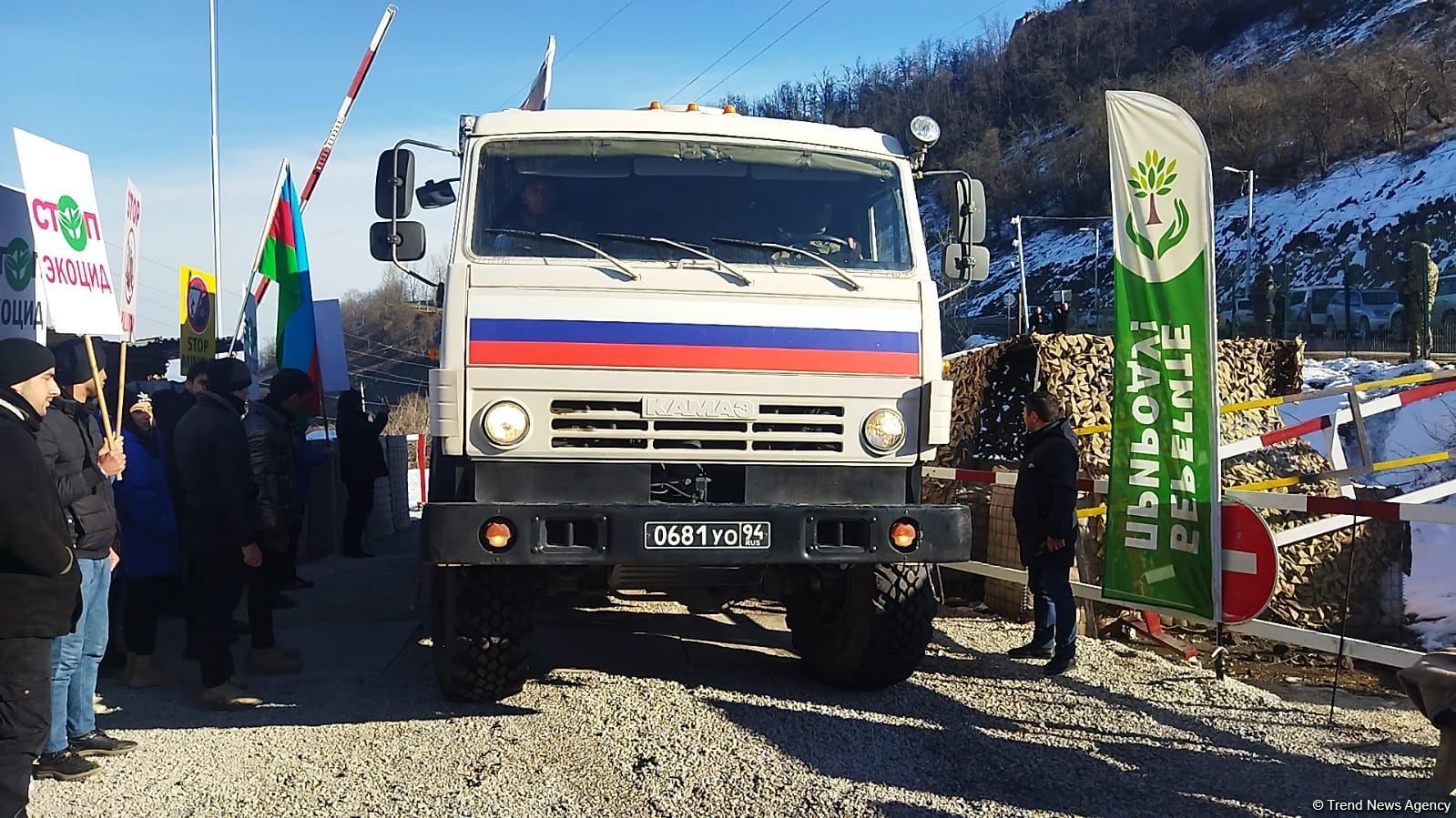 По Лачинской дороге беспрепятственно проехала колонна автомашин РМК (ФОТО)