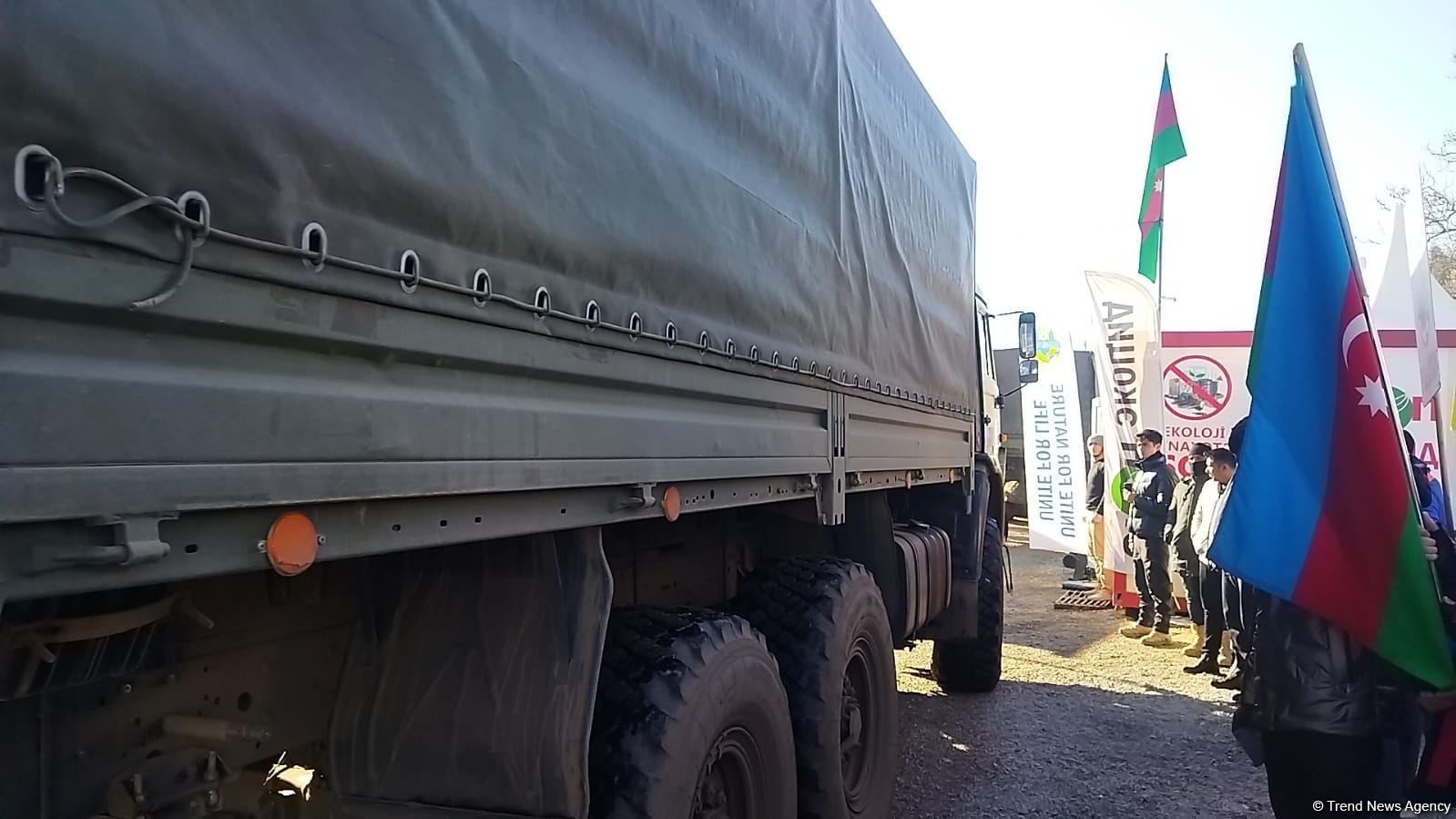 По Лачинской дороге беспрепятственно проехала колонна автомашин РМК (ФОТО)