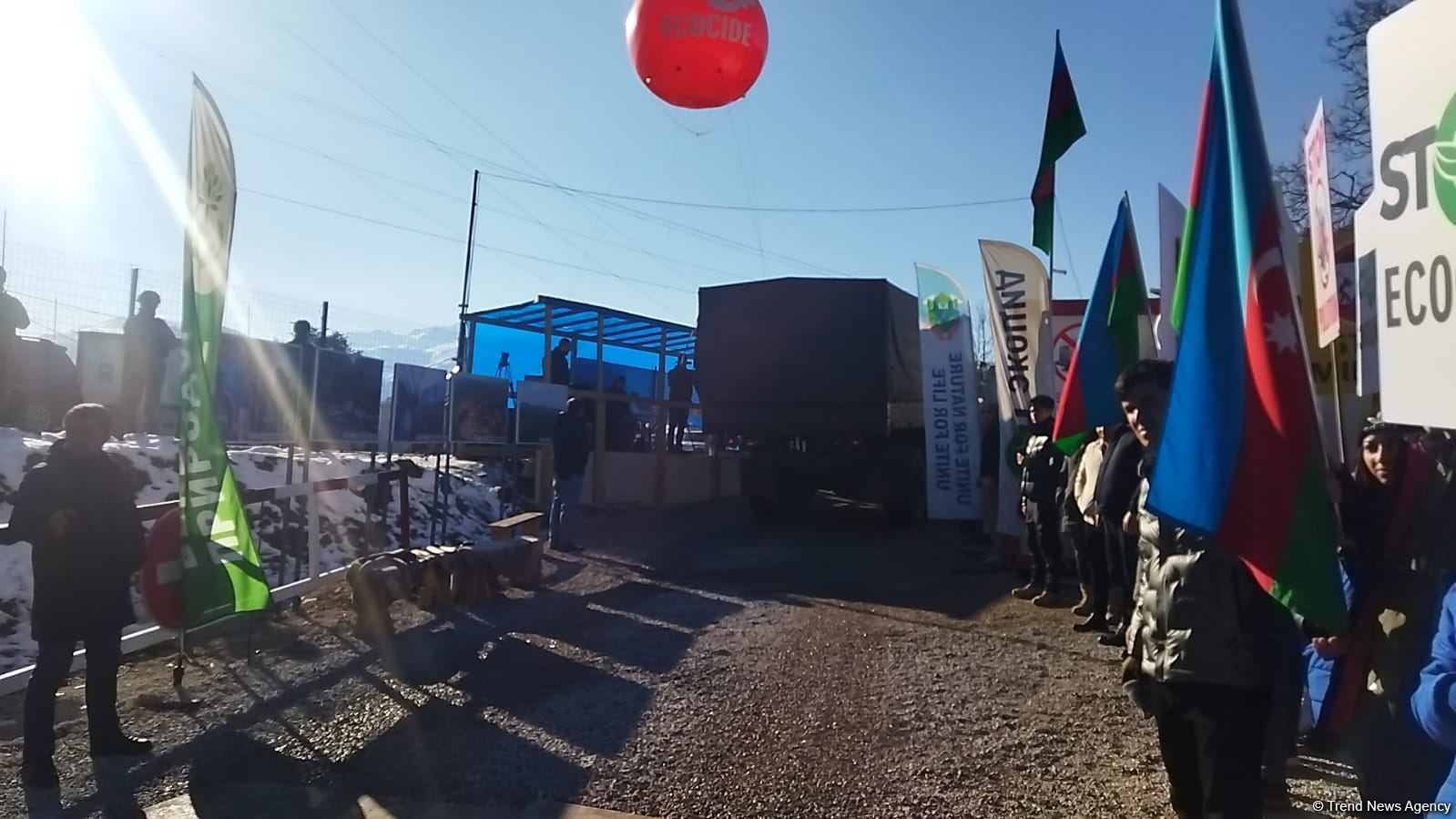 По Лачинской дороге беспрепятственно проехала колонна автомашин РМК (ФОТО)