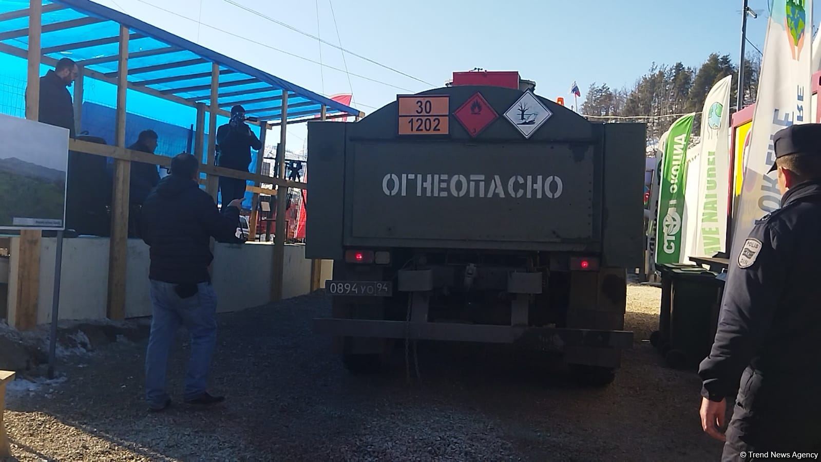 По Лачинской дороге беспрепятственно проехала колонна автомашин РМК (ФОТО)