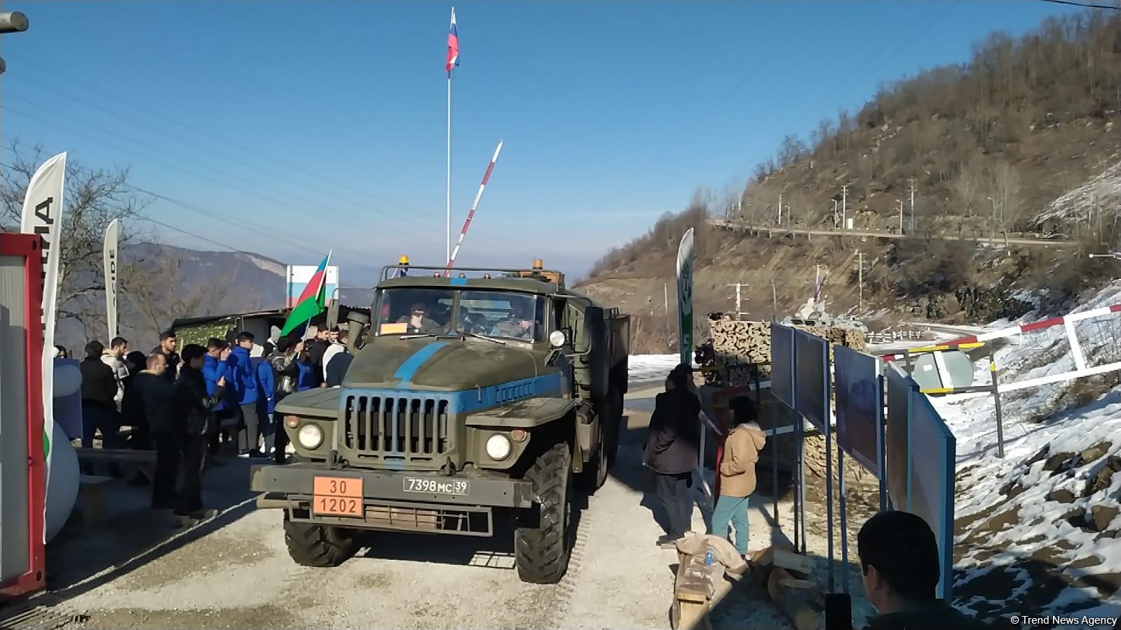 Сегодня по Лачинской дороге беспрепятственно проехали 19 автомашин РМК (ФОТО)