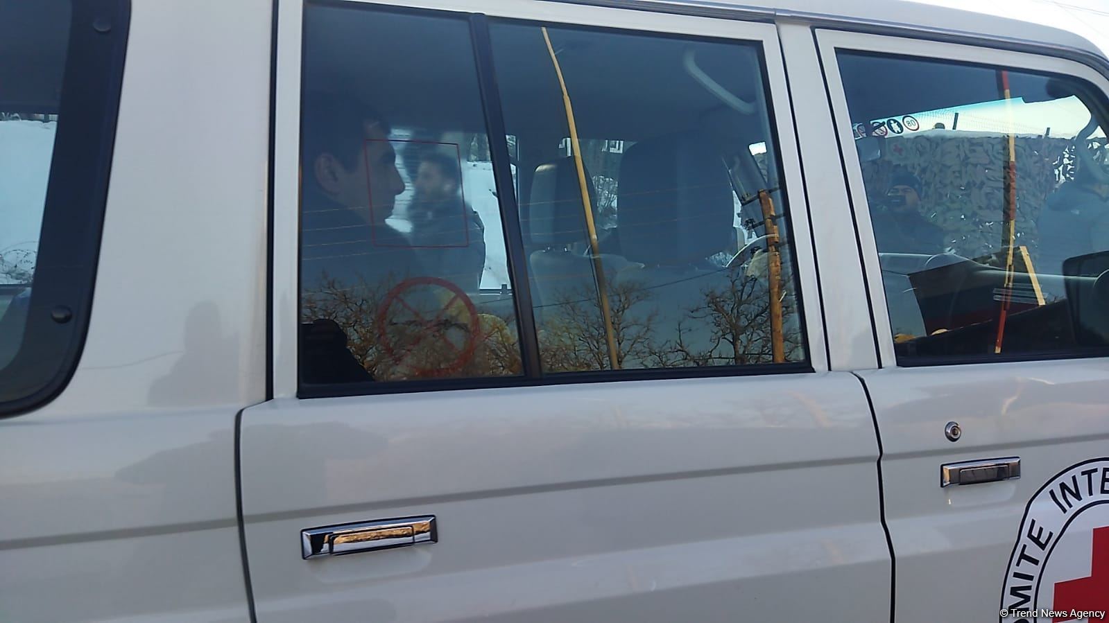 По Лачинской дороге беспрепятственно проехали пять автомашин Красного Креста (ФОТО)