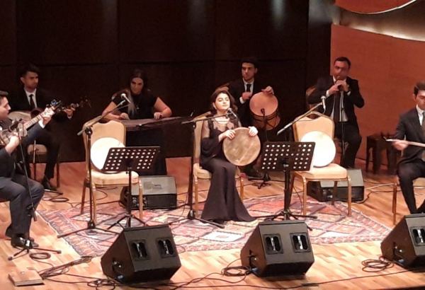 Мугамы "Баяты-Кюрд" и "Гатар" в исполнении молодых ханенде (ФОТО)