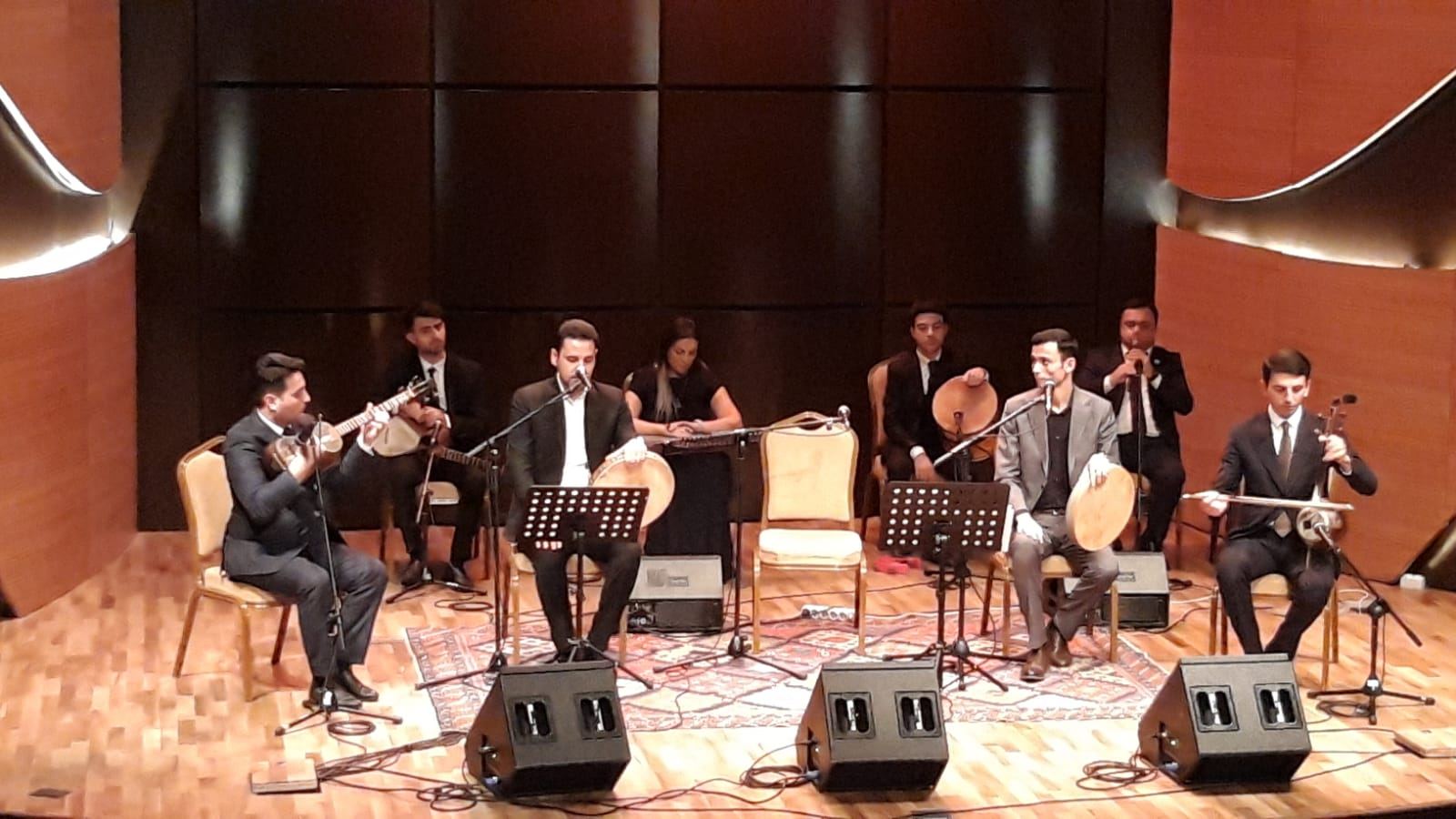 Мугамы "Баяты-Кюрд" и "Гатар" в исполнении молодых ханенде (ФОТО)