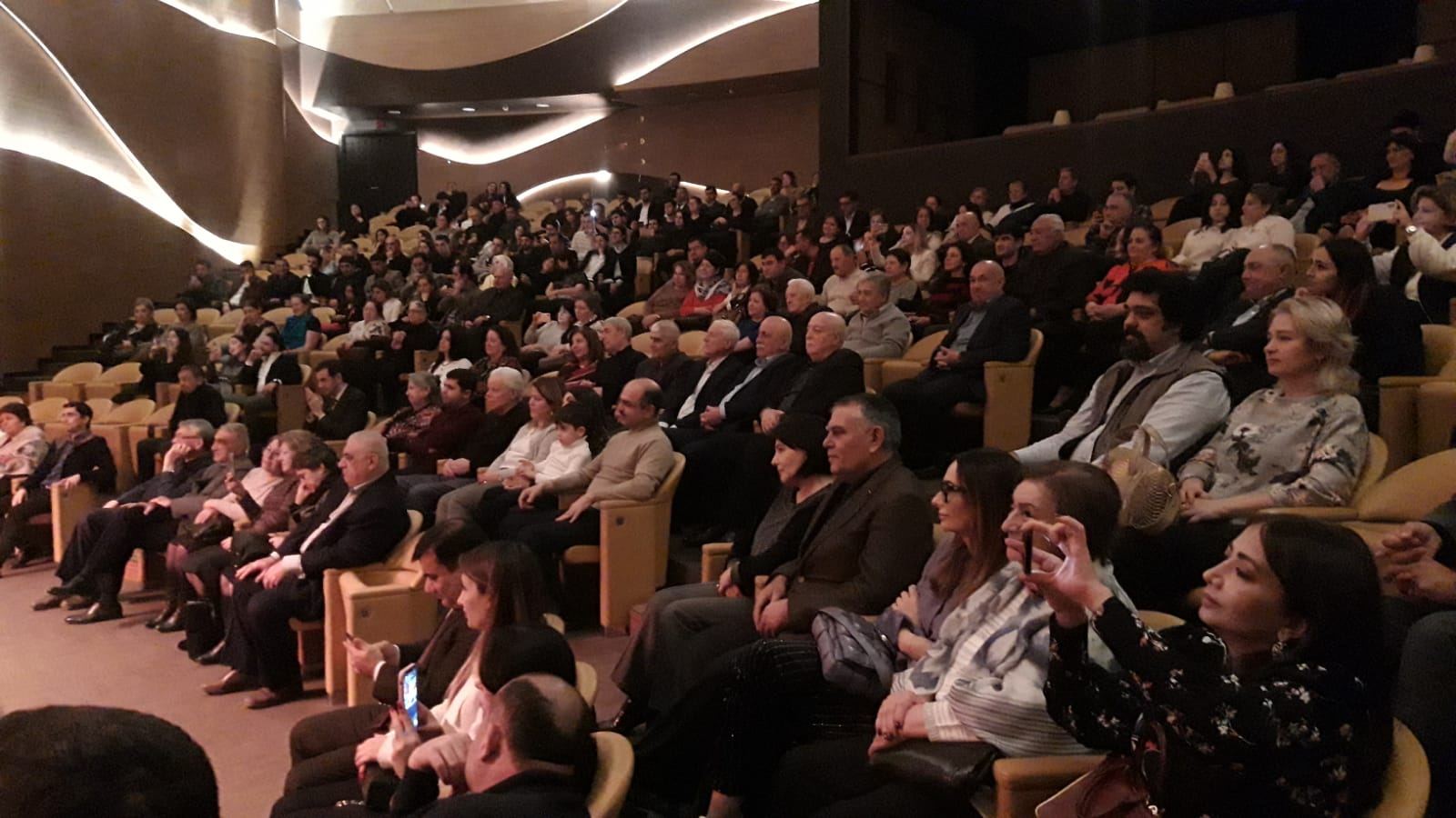 Мугамы "Баяты-Кюрд" и "Гатар" в исполнении молодых ханенде (ФОТО)