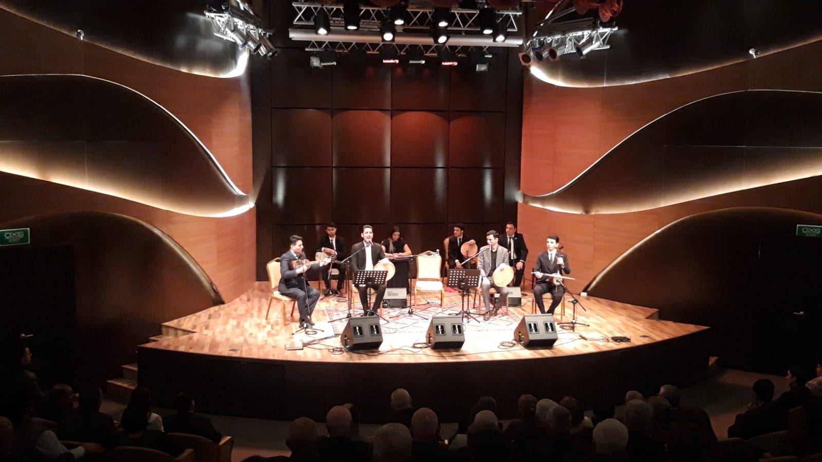 Мугамы "Баяты-Кюрд" и "Гатар" в исполнении молодых ханенде (ФОТО)