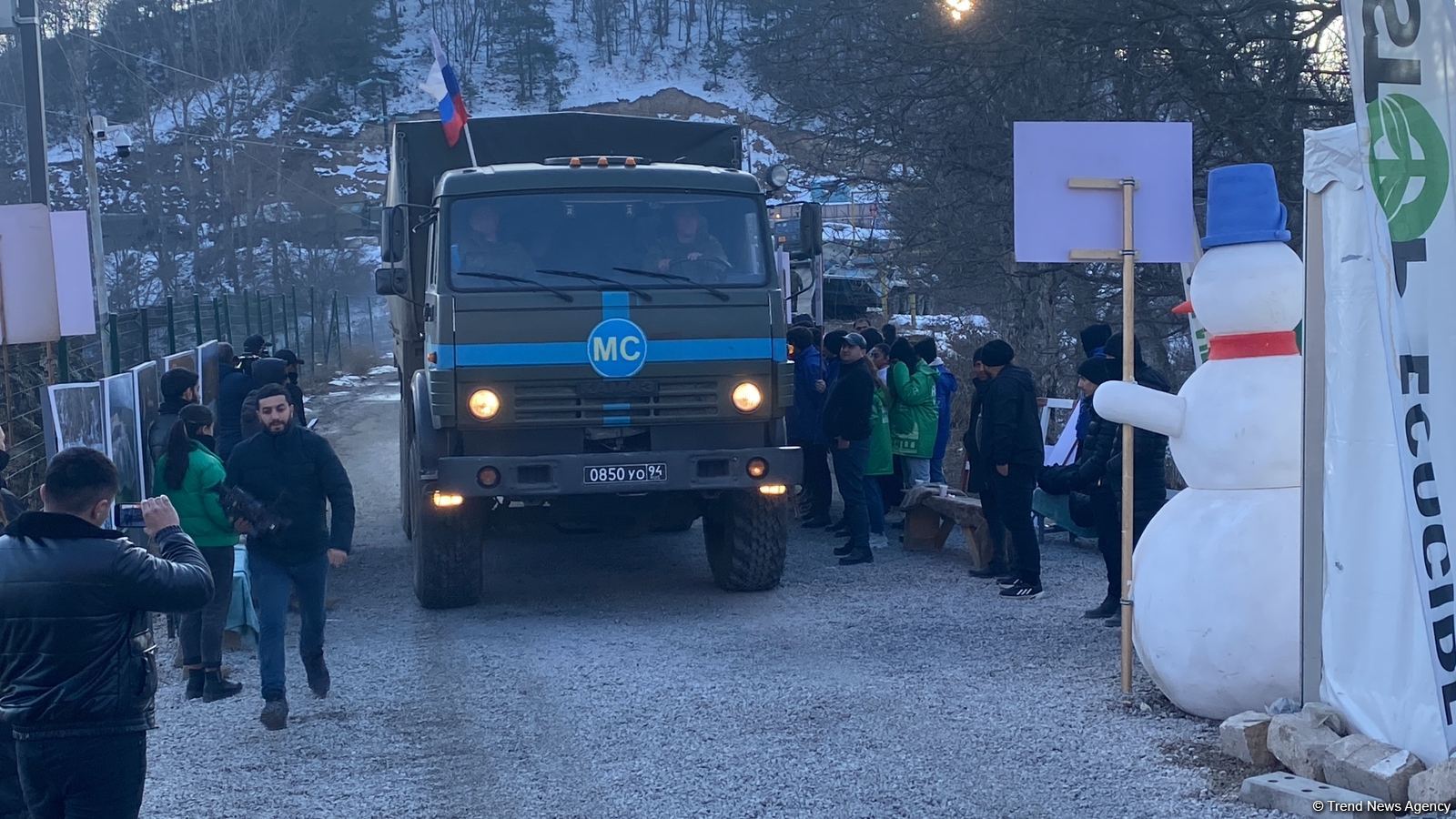 По Лачинской дороге беспрепятственно проехали еще 17 автомобилей миротворцев (ФОТО)
