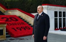 Президент Ильхам Алиев посетил Шехидляр хиябаны в связи с 33-й годовщиной трагедии 20 Января (ФОТО/ВИДЕО)