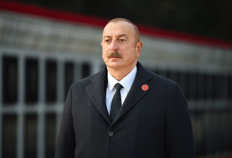 Президент Ильхам Алиев посетил Шехидляр хиябаны в связи с 33-й годовщиной трагедии 20 Января (ФОТО/ВИДЕО)