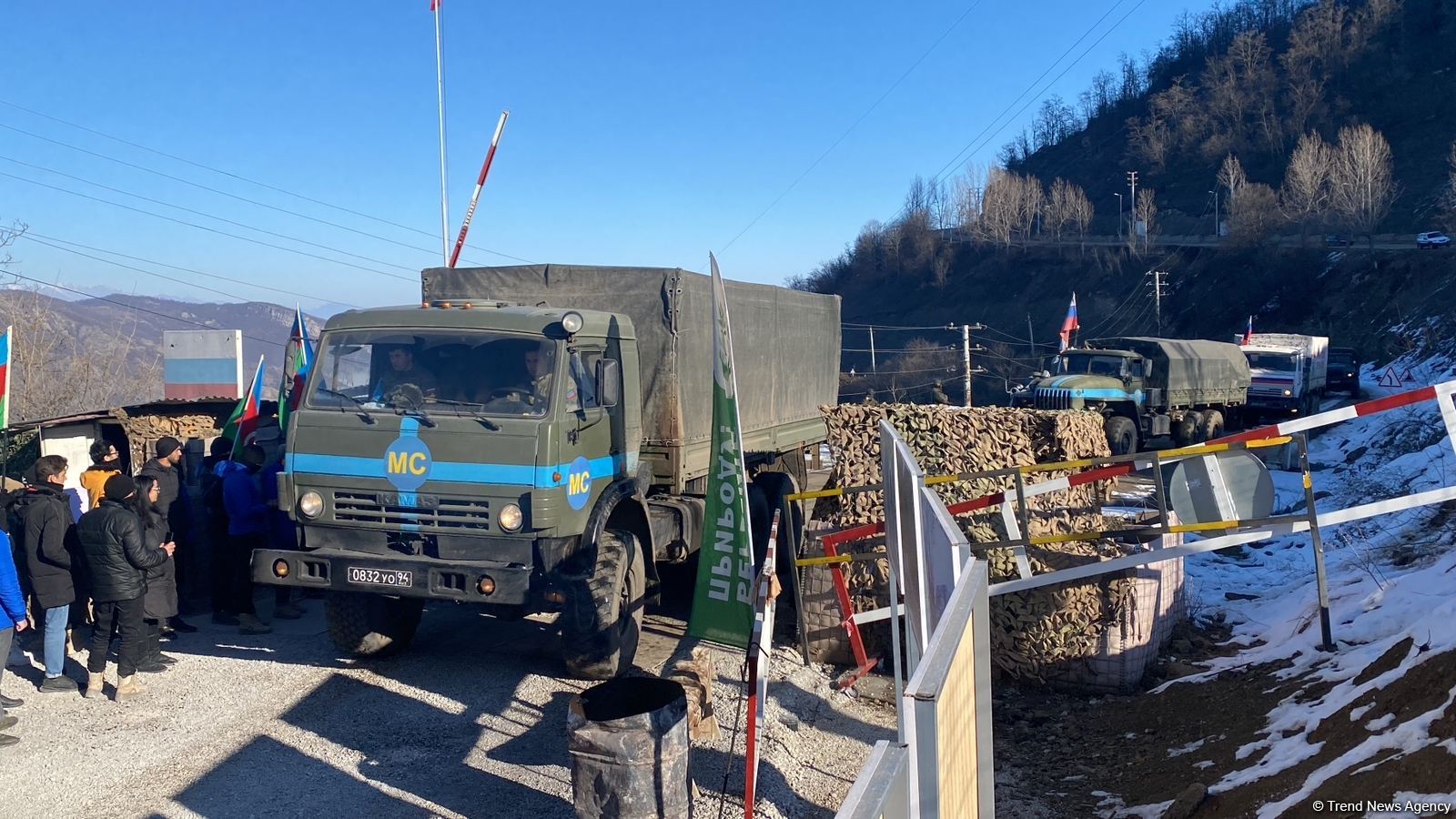 По Лачинской дороге беспрепятственно проехали 10 транспортных средств РМК (ФОТО)