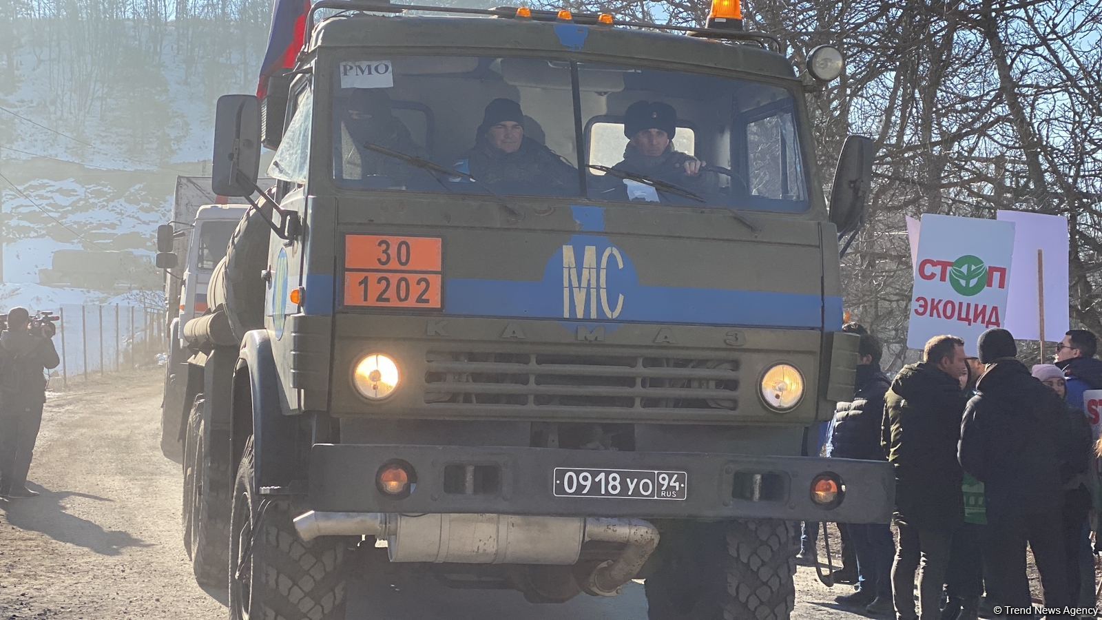 По Лачинской дороге беспрепятственно проехали 12 транспортных средств РМК (ФОТО)