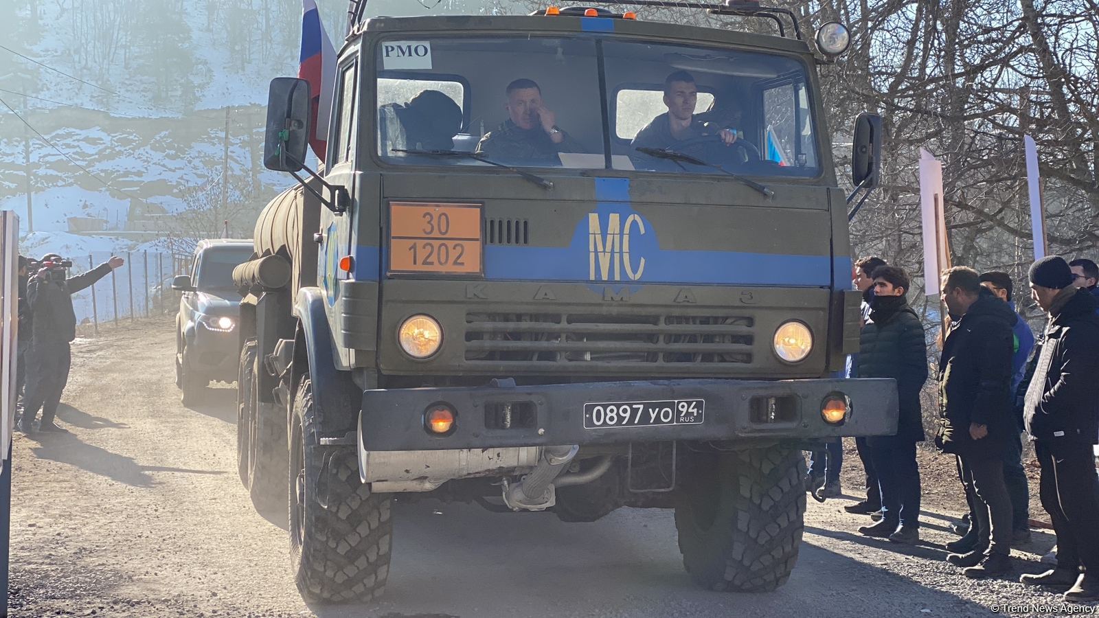По Лачинской дороге беспрепятственно проехали 12 транспортных средств РМК (ФОТО)