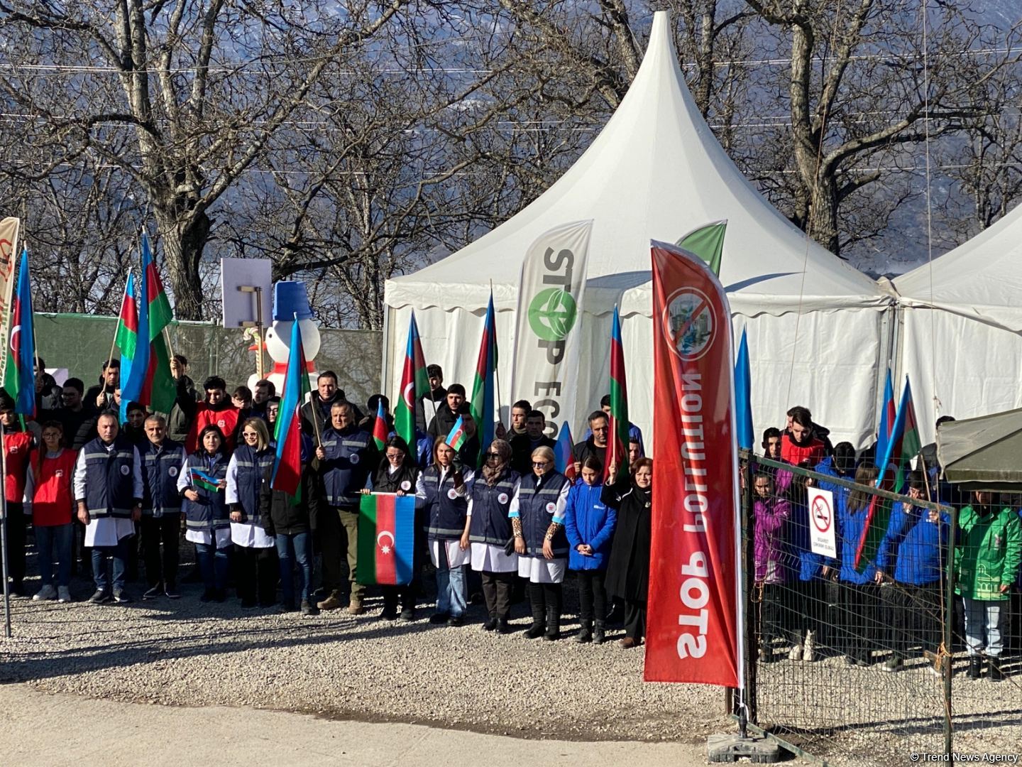 Участники акции протеста на Лачинской дороге почтили память шехидов 20 Января минутой молчания (ФОТО)