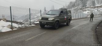 По Лачинской дороге беспрепятственно проехал еще один легковой автомобиль миротворцев (ФОТО)