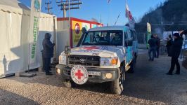 По Лачинской дороге проехала колонна из 5 автомашин Красного Креста (ФОТО)