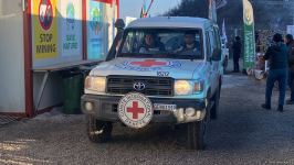 По Лачинской дороге проехала колонна из 5 автомашин Красного Креста (ФОТО)