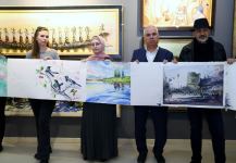 Азербайджанские художники создали произведения на одном большом листе бумаги (ФОТО)